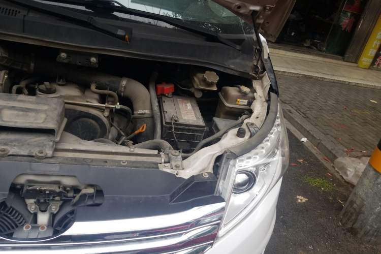 Used JAC Refine M5 2016 2.0T Gasoline Automatic Business Edition Engine Bay Left