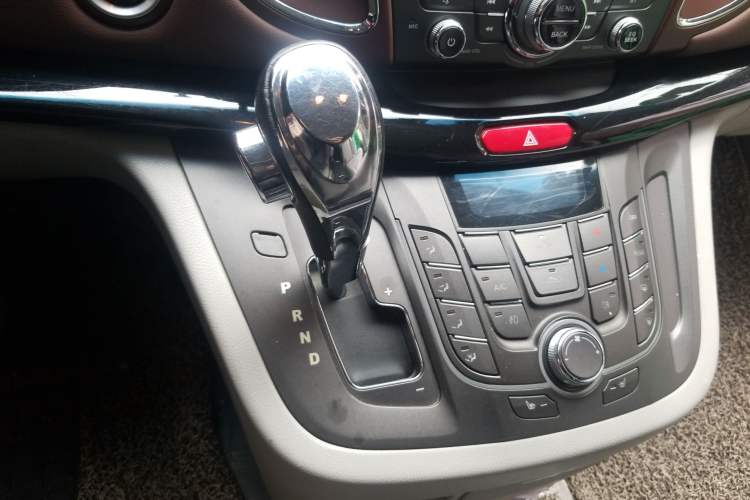 Used JAC Refine M5 2016 2.0T Gasoline Automatic Business Edition Gear Lever