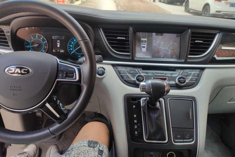 Used JAC Refine M6 2018 2.0T Prestige Version Center Console