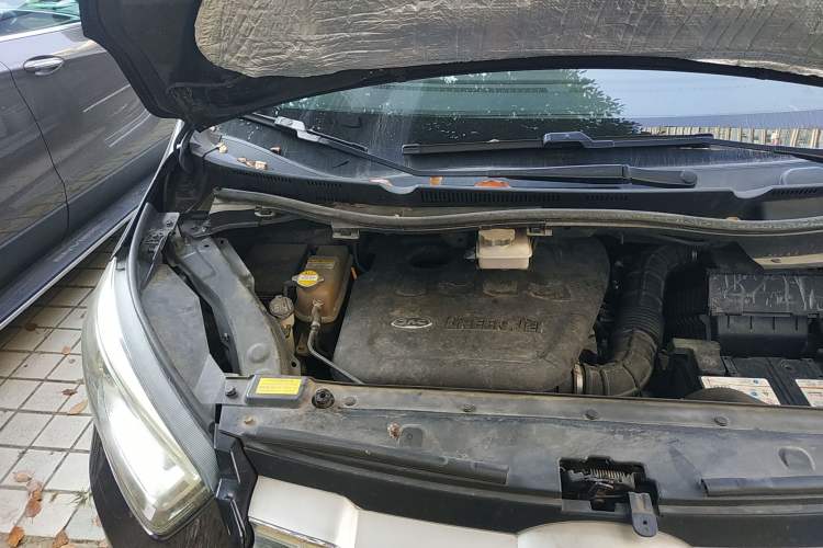Used JAC Refine M6 2018 2.0T Prestige Version Engine Bay Right
