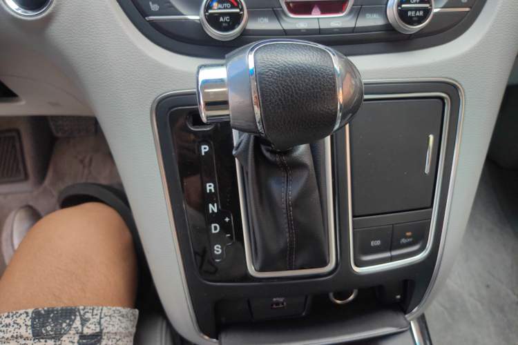 Used JAC Refine M6 2018 2.0T Prestige Version Gear Lever