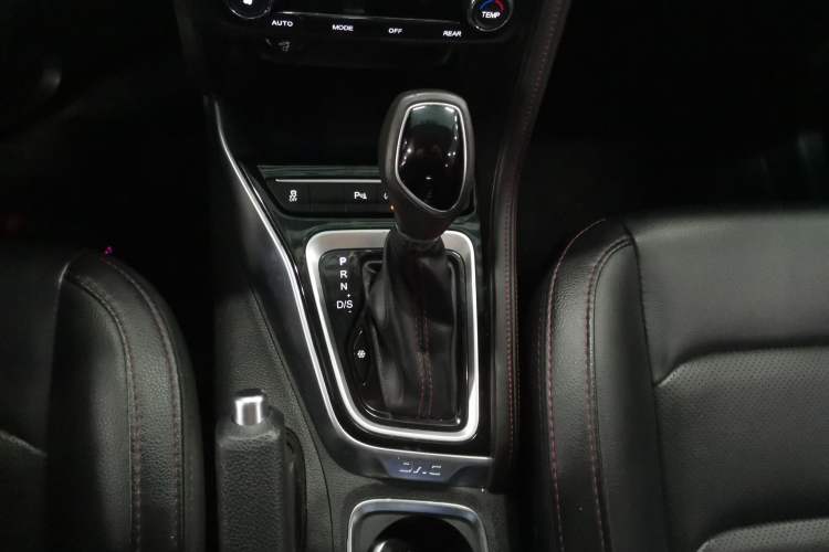 Used JAC Refine R3 2018 1.6L CVT Luxury Smart Model Gear Lever