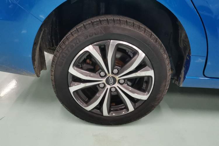 Used JAC Refine R3 2018 1.6L CVT Luxury Smart Model Right Rear Wheel Hub