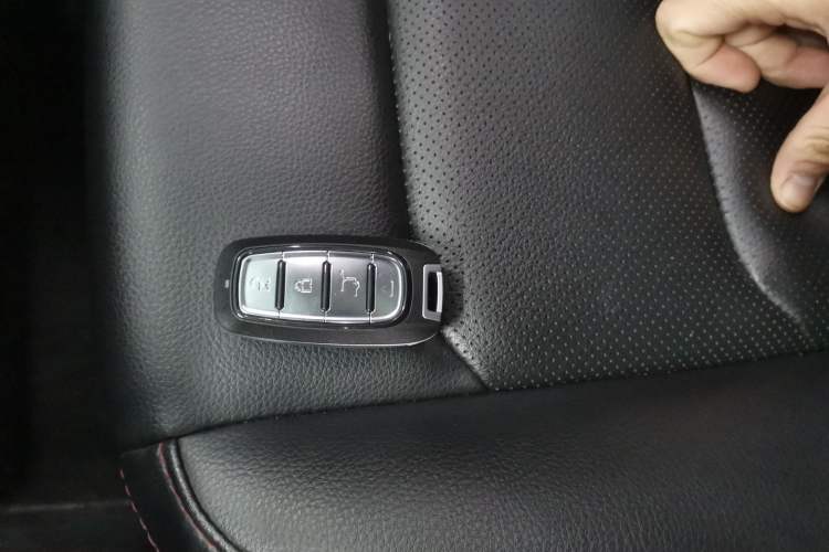 Used JAC Refine R3 2018 1.6L CVT Luxury Smart Model Vehicle Key