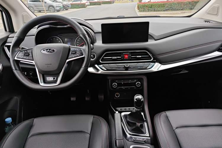 Used JAC Refine R3 2018 1.6L Manual Luxury Smart Model Center Console