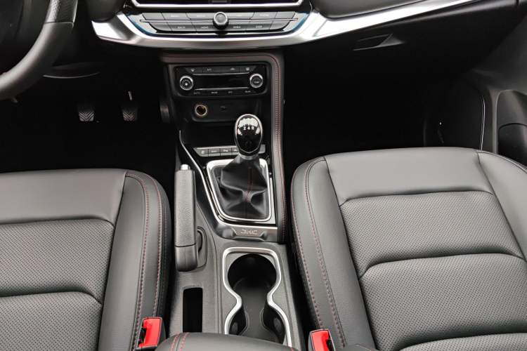Used JAC Refine R3 2018 1.6L Manual Luxury Smart Model Gear Lever