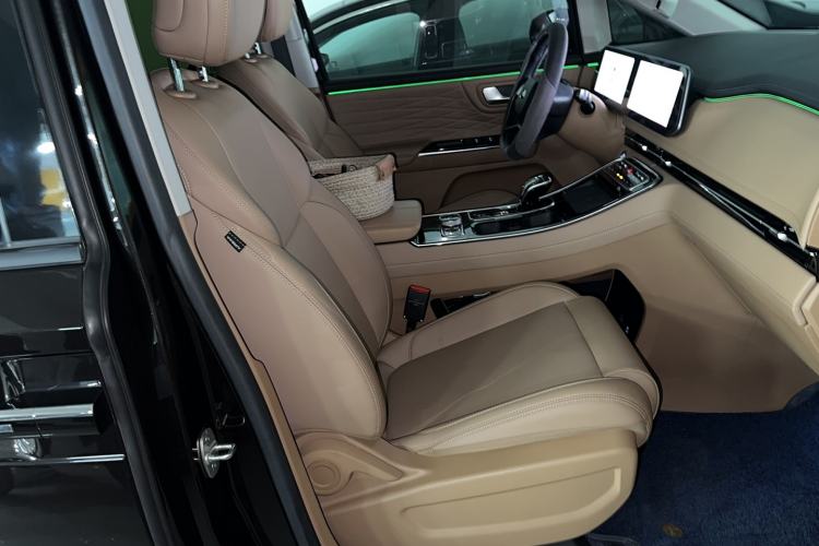 Used JAC Refine RF8 2024 Zhiling Edition 2.0T Flagship Model Right Front Seat