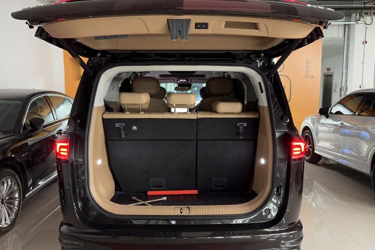 Used JAC Refine RF8 2024 Zhiling Edition 2.0T Flagship Model Trunk