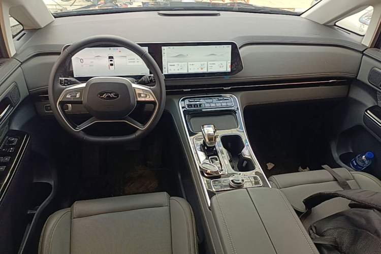 Used JAC Refine RF8 2024 Zhiling Edition 2.0T Prestige Model Center Console