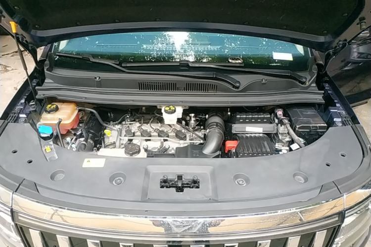 Used JAC Refine RF8 2024 Zhiling Edition 2.0T Flagship Model Engine Bay