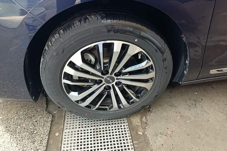 Used JAC Refine RF8 2024 Zhiling Edition 2.0T Prestige Model Exterior 4