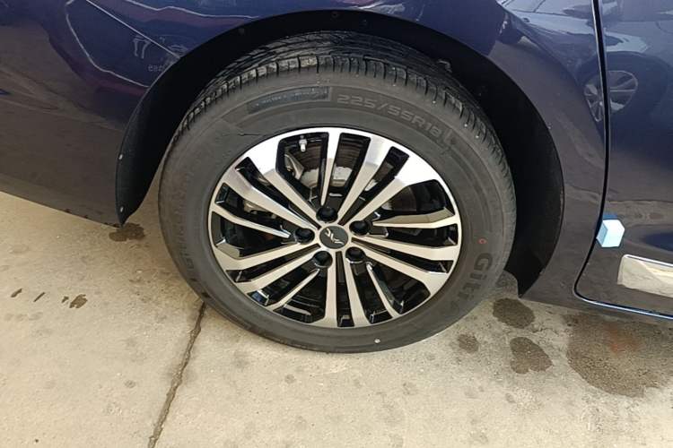 Used JAC Refine RF8 2024 Zhiling Edition 2.0T Prestige Model Exterior 5