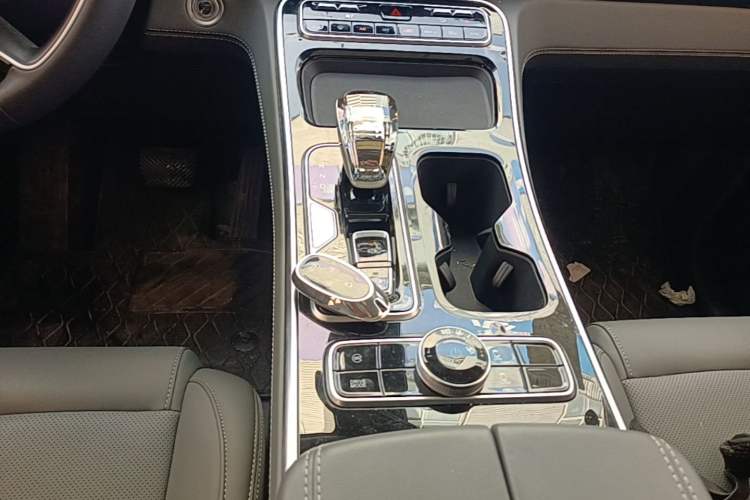 Used JAC Refine RF8 2024 Zhiling Edition 2.0T Prestige Model Gear Lever
