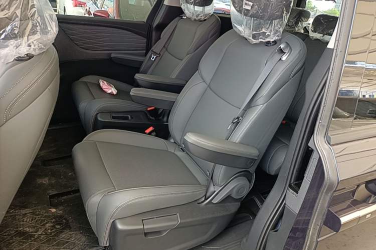 Used JAC Refine RF8 2024 Zhiling Edition 2.0T Prestige Model Left Rear Seat