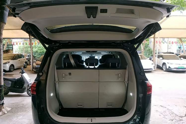 Used JAC Refine RF8 2024 Zhiling Edition 2.0T Flagship Model Trunk