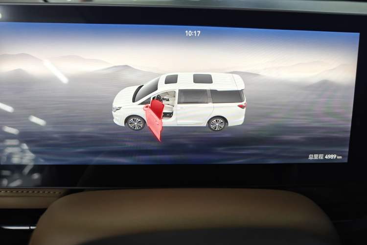 Used JAC Refine RF8 2024 Zhiling Edition 2.0T Prestige Model Odometer Close Up