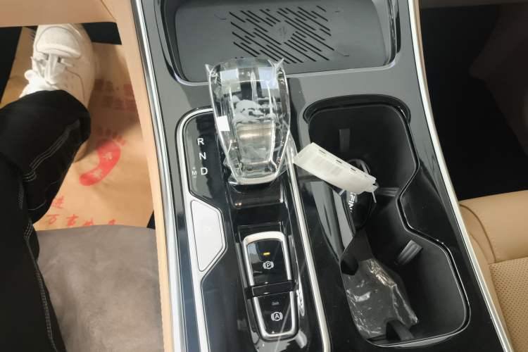 Used JAC Refine RF8 2024 Zhiling Edition 2.0T Flagship Model Gear Lever