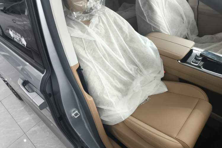 Used JAC Refine RF8 2024 Zhiling Edition 2.0T Flagship Model Right Front Seat