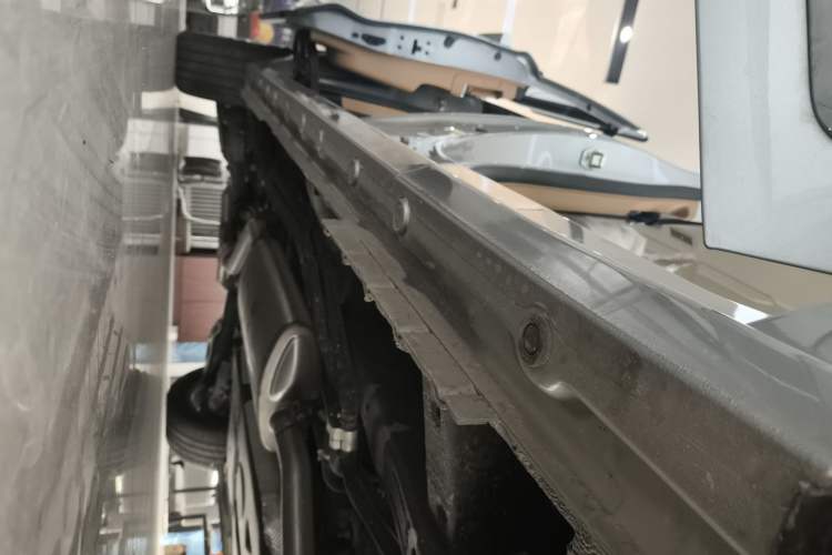 Used JAC Refine RF8 2024 Zhiling Edition 2.0T Flagship Model Right Side Sill