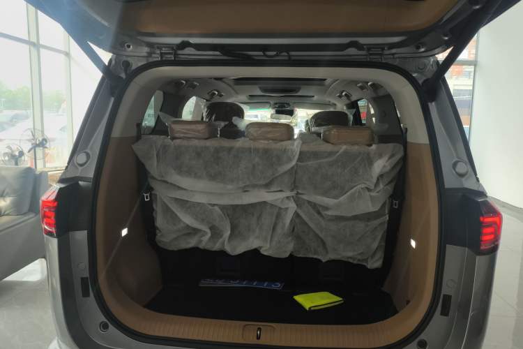 Used JAC Refine RF8 2024 Zhiling Edition 2.0T Flagship Model Trunk