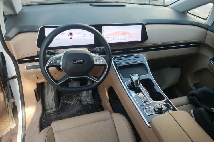 Used JAC Refine RF8 2024 Zhiling Edition 2.0T Prestige Model Center Console