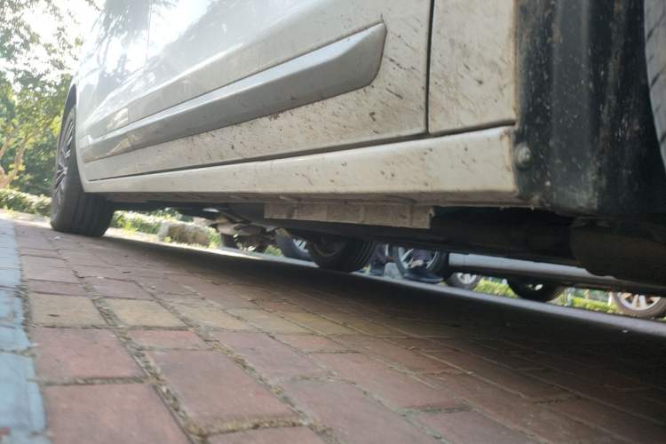 Used JAC Refine RF8 2024 Zhiling Edition 2.0T Prestige Model Chassis Front Right