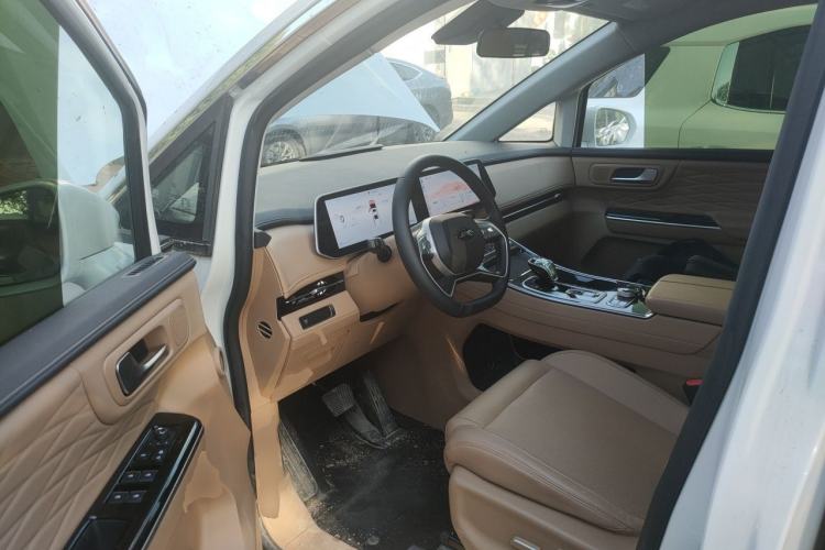 Used JAC Refine RF8 2024 Zhiling Edition 2.0T Prestige Model Driver Seat