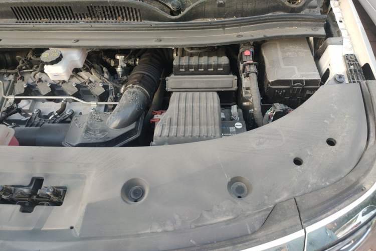 Used JAC Refine RF8 2024 Zhiling Edition 2.0T Prestige Model Engine Bay Left