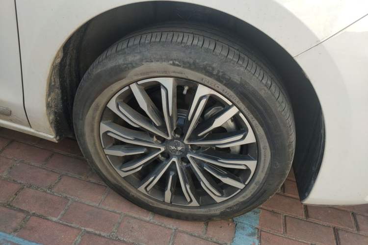 Used JAC Refine RF8 2024 Zhiling Edition 2.0T Prestige Model Right Front Wheel Hub