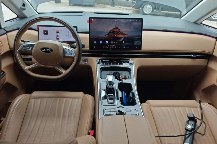 Used JAC Refine RF8 PHEV 2024 Hongmeng Edition 1.5T 150KM Flagship Model – Lithium Iron Phosphate Center Console