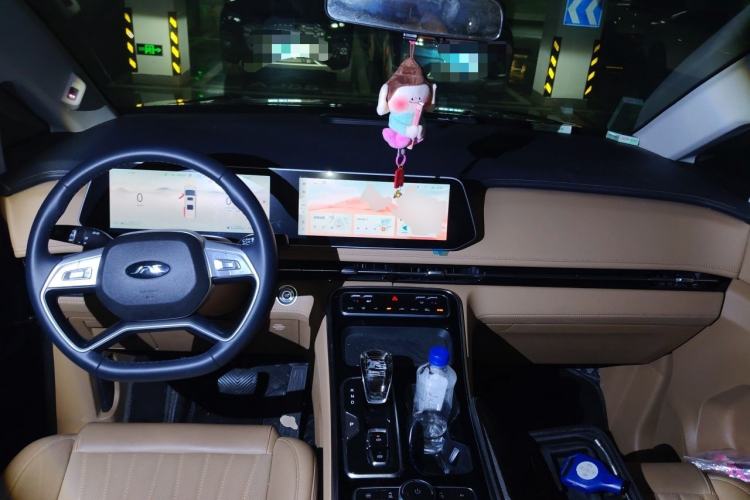 Used JAC Refine RF8 PHEV 2024 Zhiling Edition 1.5T 150KM Flagship Model – Lithium Iron Phosphate Center Console