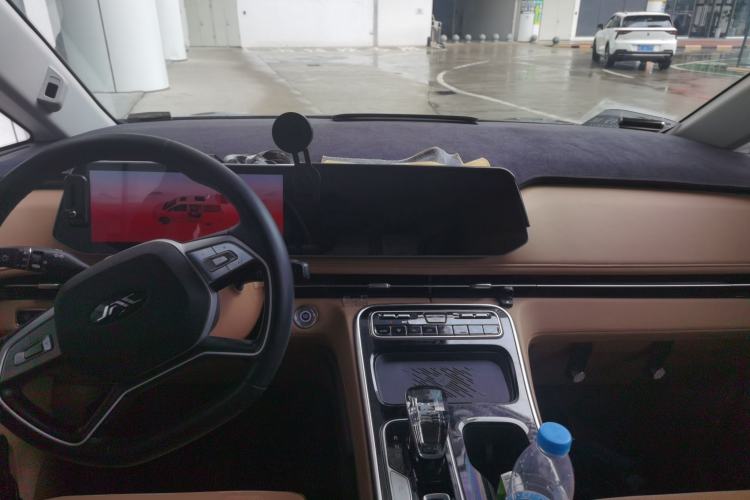 Used JAC Refine RF8 PHEV 2024 Zhiling Edition 1.5T 150KM Flagship Model – Lithium Iron Phosphate Center Console