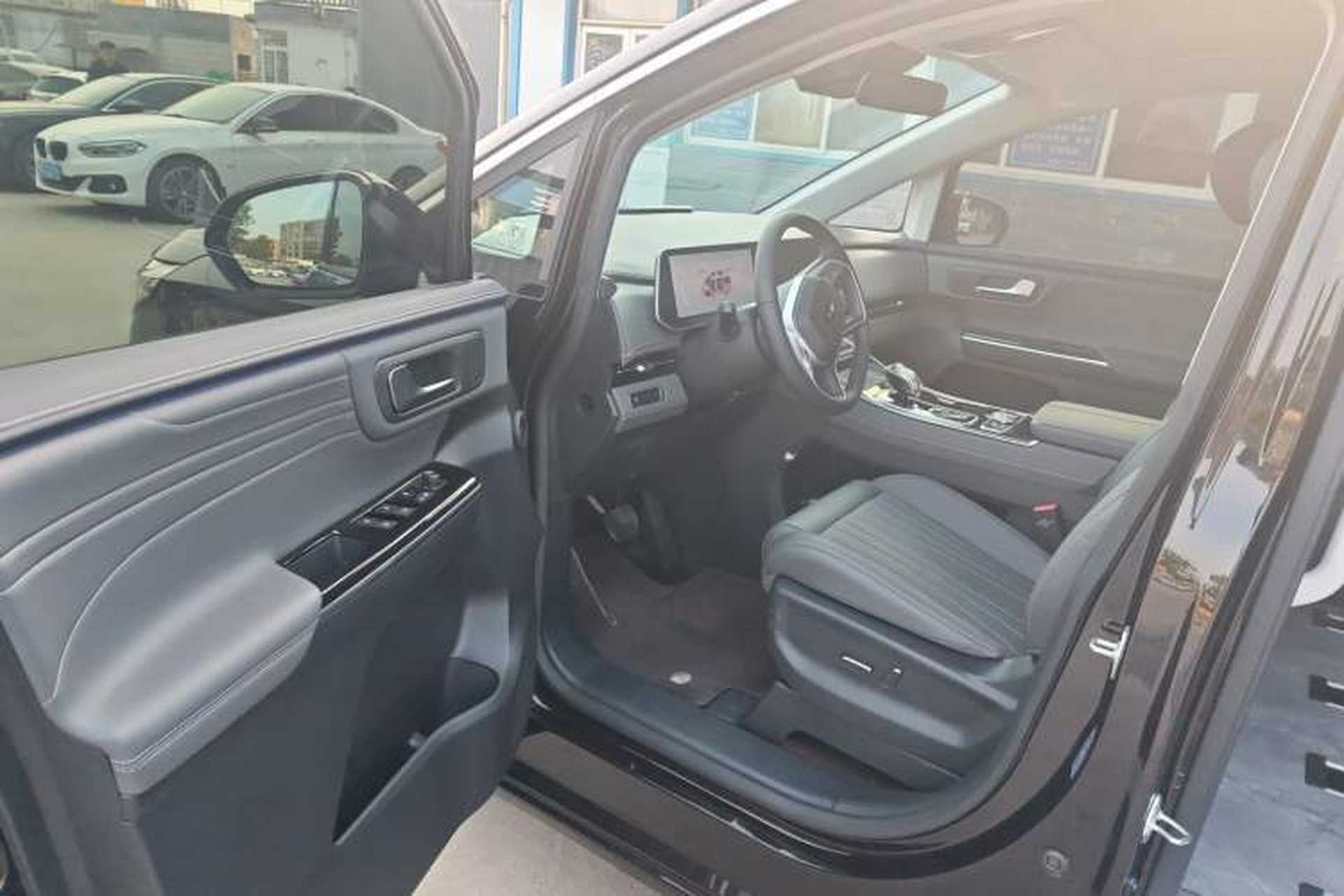 Used JAC Refine RF8 PHEV 2024 Zhiling Edition 1.5T 150KM Flagship Model – Lithium Iron Phosphate Driver Seat