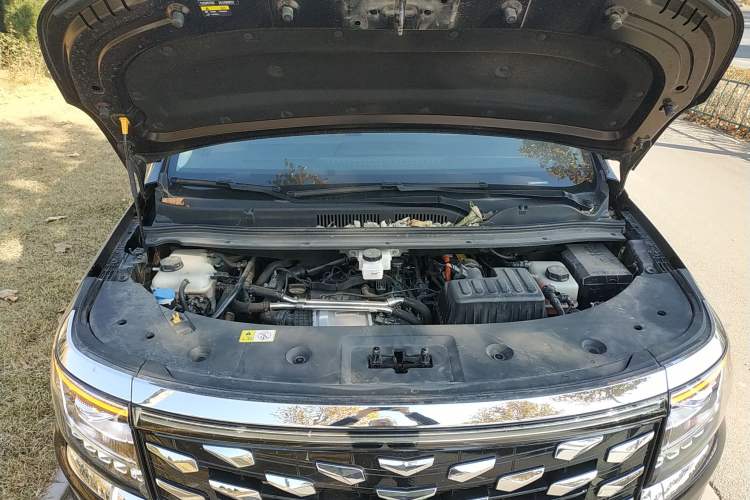 Used JAC Refine RF8 PHEV 2024 Zhiling Edition 1.5T 150KM Glory Model Lithium Iron Phosphate Engine Bay