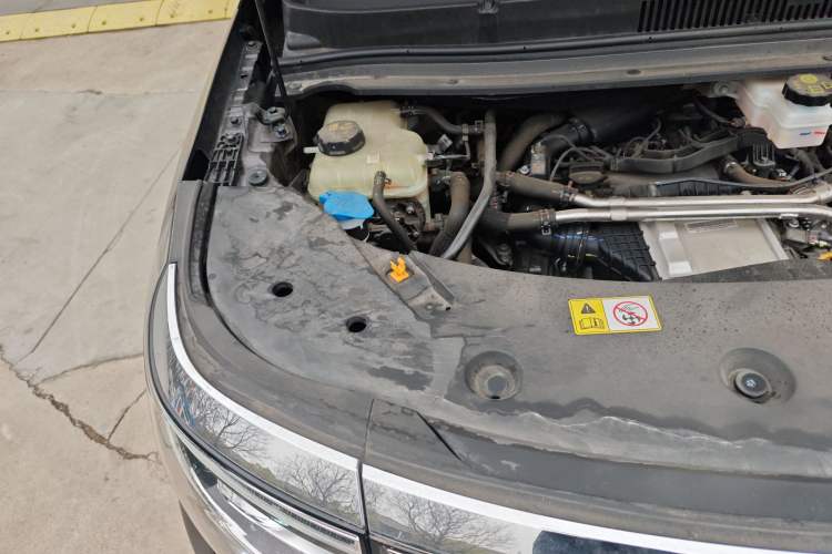 Used JAC Refine RF8 PHEV 2024 Hongmeng Edition 1.5T 150KM Flagship Model – Lithium Iron Phosphate Engine Bay Right