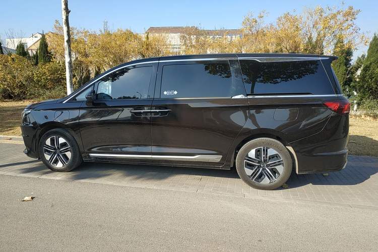 Used JAC Refine RF8 PHEV 2024 Zhiling Edition 1.5T 150KM Glory Model Lithium Iron Phosphate Exterior 3