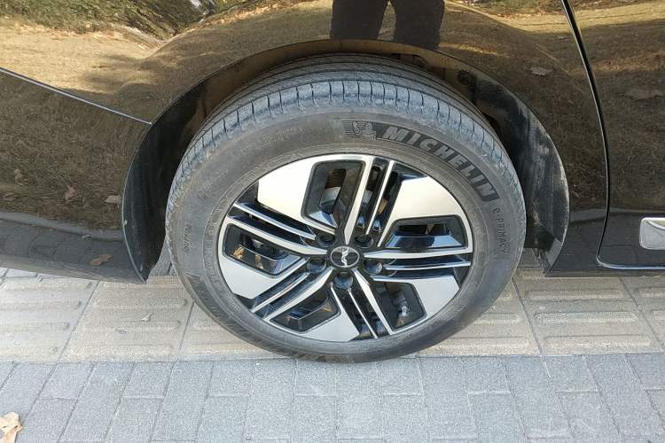 Used JAC Refine RF8 PHEV 2024 Zhiling Edition 1.5T 150KM Glory Model Lithium Iron Phosphate Exterior 8