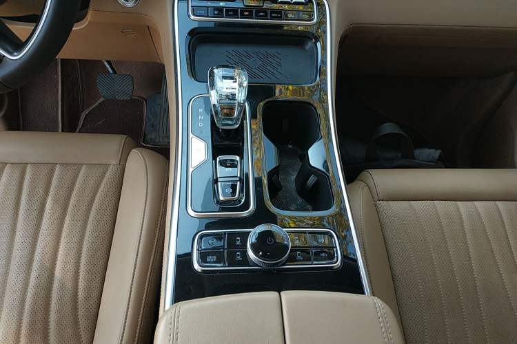 Used JAC Refine RF8 PHEV 2024 Zhiling Edition 1.5T 150KM Glory Model Lithium Iron Phosphate Gear Lever
