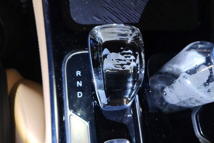 Used JAC Refine RF8 PHEV 2024 Zhiling Edition 1.5T 150KM Flagship Model – Lithium Iron Phosphate Gear Lever