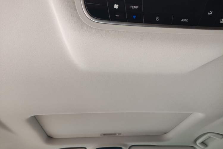 Used JAC Refine RF8 PHEV 2024 Zhiling Edition 1.5T 150KM Prestige Model – Lithium Iron Phosphate Headliner