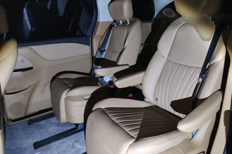 Used JAC Refine RF8 PHEV 2024 Zhiling Edition 1.5T 150KM Flagship Model – Lithium Iron Phosphate Left Rear Seat