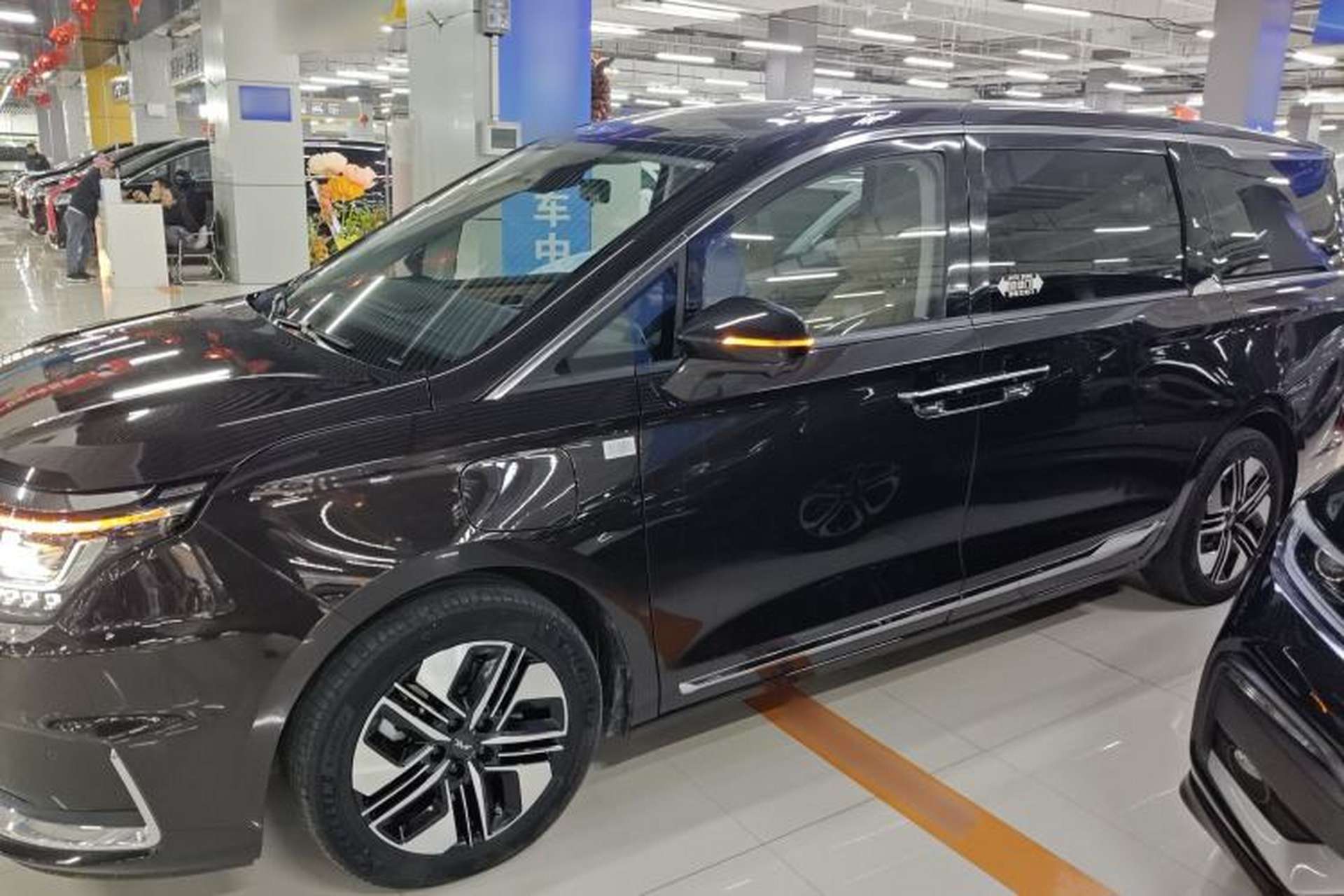 Used JAC Refine RF8 PHEV 2024 Zhiling Edition 1.5T 150KM Flagship Model – Lithium Iron Phosphate Left Side