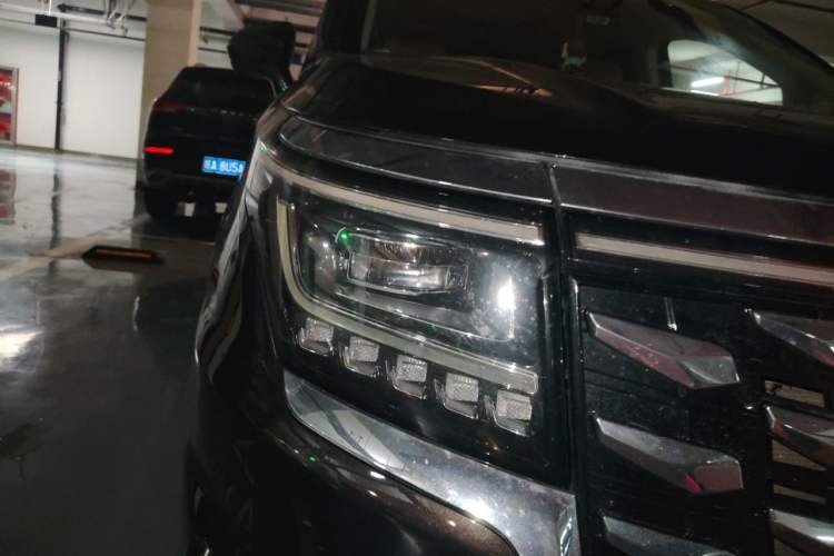 Used JAC Refine RF8 PHEV 2024 Zhiling Edition 1.5T 150KM Flagship Model – Lithium Iron Phosphate Right Front Headlight