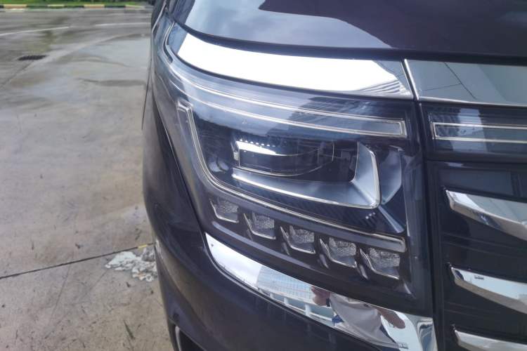 Used JAC Refine RF8 PHEV 2024 Zhiling Edition 1.5T 150KM Flagship Model – Lithium Iron Phosphate Right Front Headlight