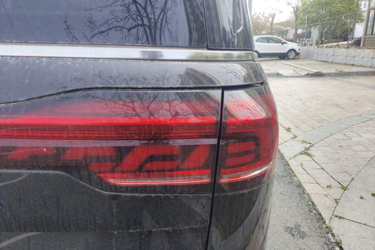Used JAC Refine RF8 PHEV 2024 Zhiling Edition 1.5T 150KM Flagship Model – Lithium Iron Phosphate Right Rear Taillight