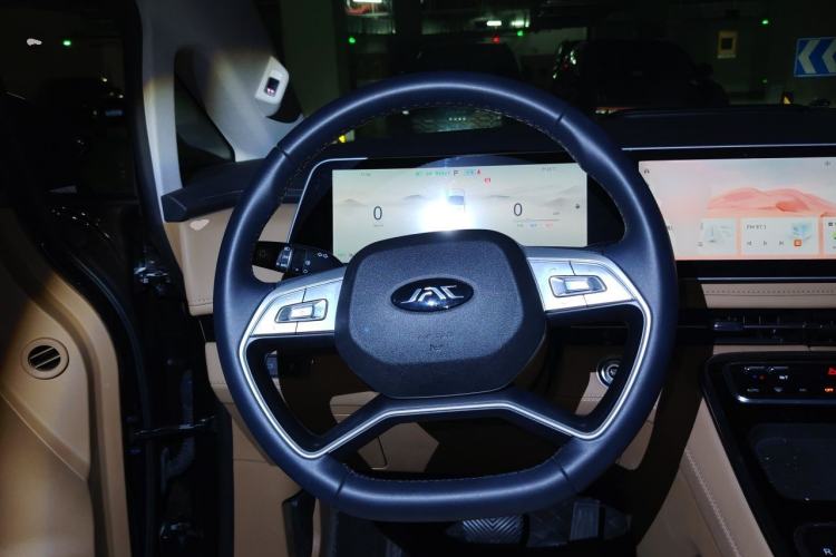 Used JAC Refine RF8 PHEV 2024 Zhiling Edition 1.5T 150KM Flagship Model – Lithium Iron Phosphate Steering Wheel