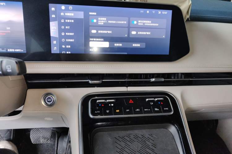 Used JAC Refine RF8 PHEV 2024 Zhiling Edition 1.5T 150KM Flagship Model – Lithium Iron Phosphate Audio And AC Panel