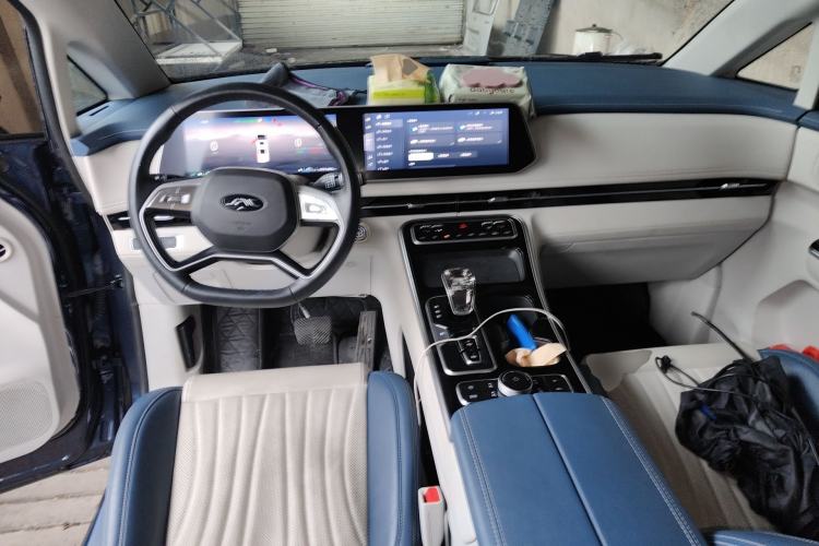 Used JAC Refine RF8 PHEV 2024 Zhiling Edition 1.5T 150KM Flagship Model – Lithium Iron Phosphate Center Console