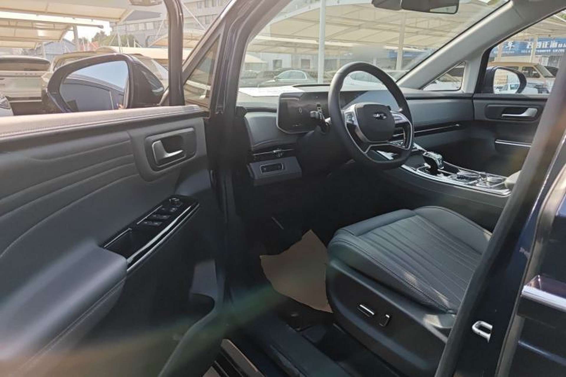 Used JAC Refine RF8 PHEV 2024 Zhiling Edition 1.5T 150KM Prestige Model – Lithium Iron Phosphate Driver Seat