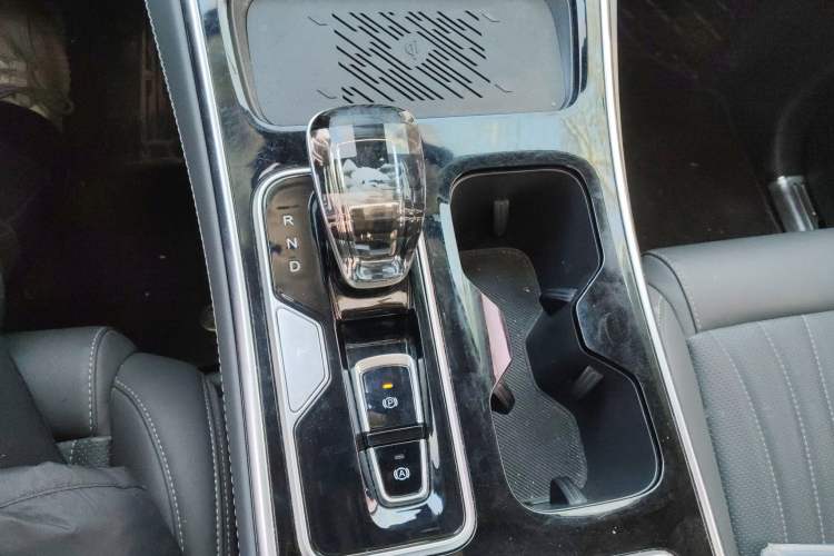 Used JAC Refine RF8 PHEV 2024 Zhiling Edition 1.5T 150KM Flagship Model – Lithium Iron Phosphate Gear Lever